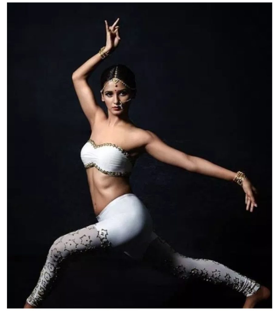 Shakti Mohan Hot Photos