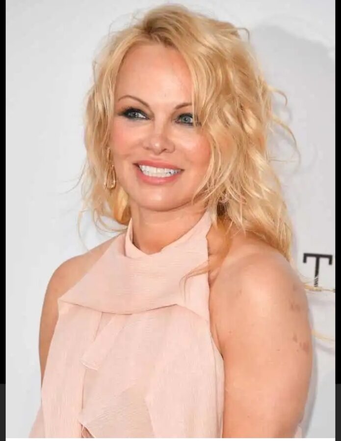 Pamela Anderson hot