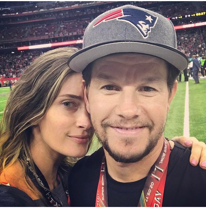 Mark Wahlberg with wife