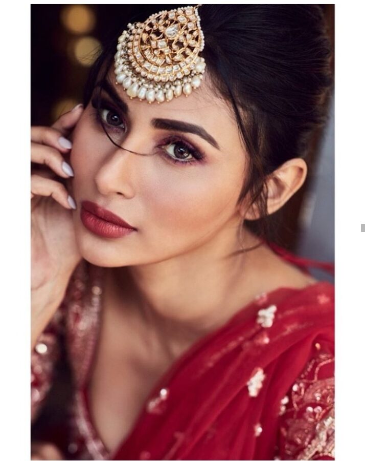 Mouni Roy Height