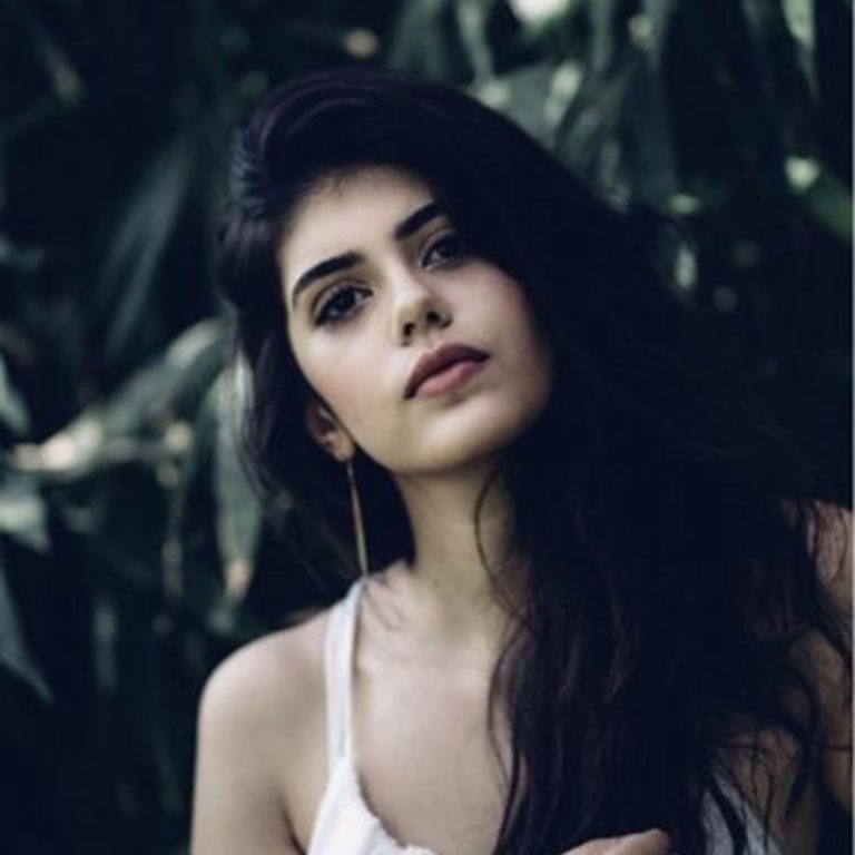 Sanjana Sanghi Biography, Height, Age, Movies, Photos & More